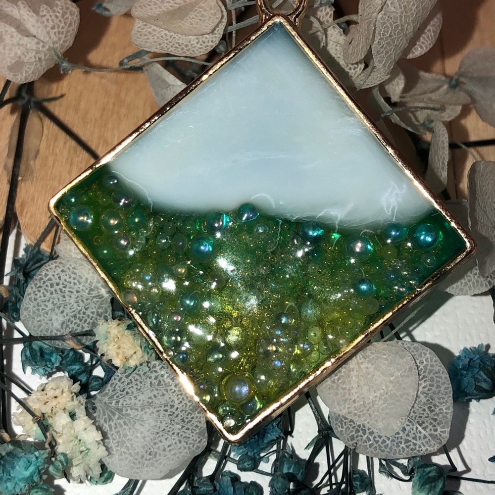 Gold plated Spring Pendant/Beach Design in Resin